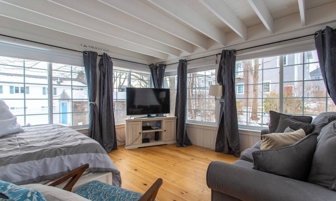 York Beach House | Great location! Near Short Sands Beach and Nubble Light - York, ME