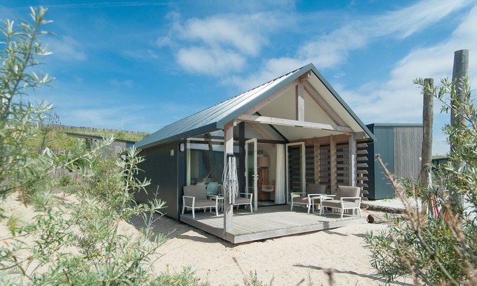 Bloemendaal House | Great lodge with a combi microwave, in Bloemendaal