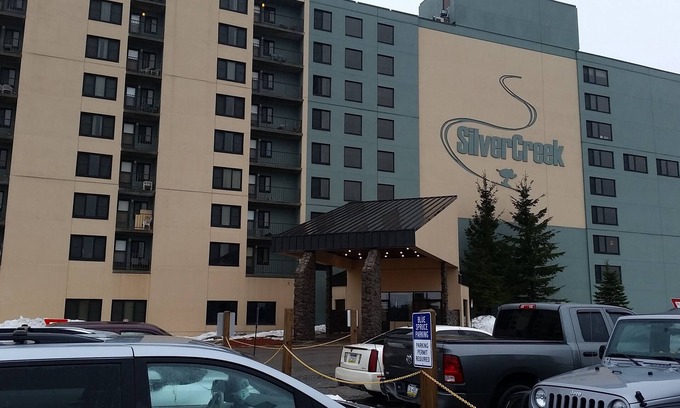 Snowshoe Apartment | GREAT Rates! STAY A WEEK FOR 30% OFF at Silver Creek Studio . Many Amenities!