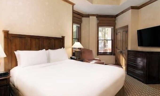 Downtown Resort | Great Studio Hotel Room Aspen Mountain Residences
