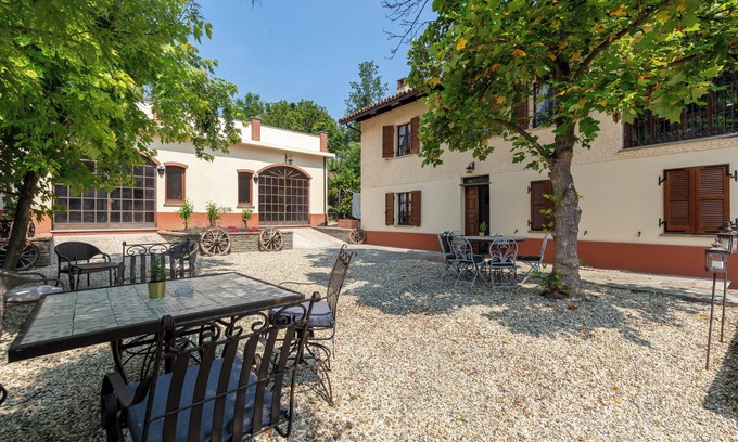 Agliano Terme Bed & Breakfast | Great villa in the heart of Piedmont