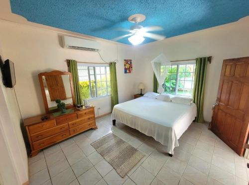 Oracabessa House | Green's Palace Jamaica