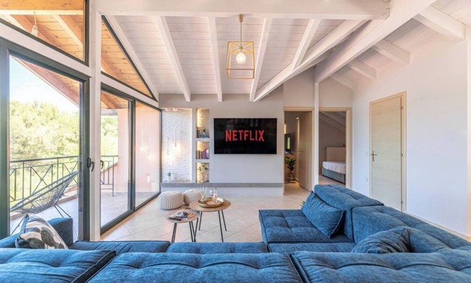 Agia Anna Beach Apartment | Gregory's loft (100 meters from the beach)