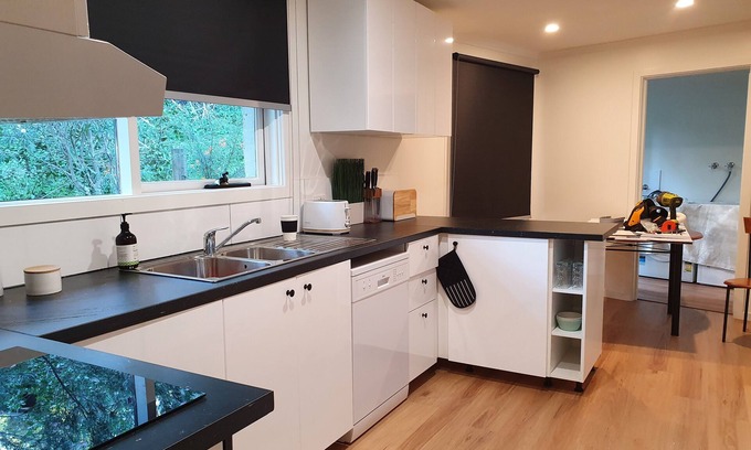 Tecoma House | Grey Gum Getaway. Close to Puffing Billy & the wedding venues of the Dandenongs