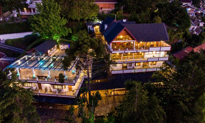 Vila Everest Hotel | Griffin Phillips Boutique