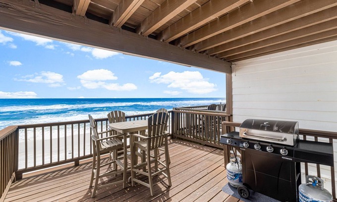 Miramar Beach House | Grill out with private beachfront views in the heart of Miramar!