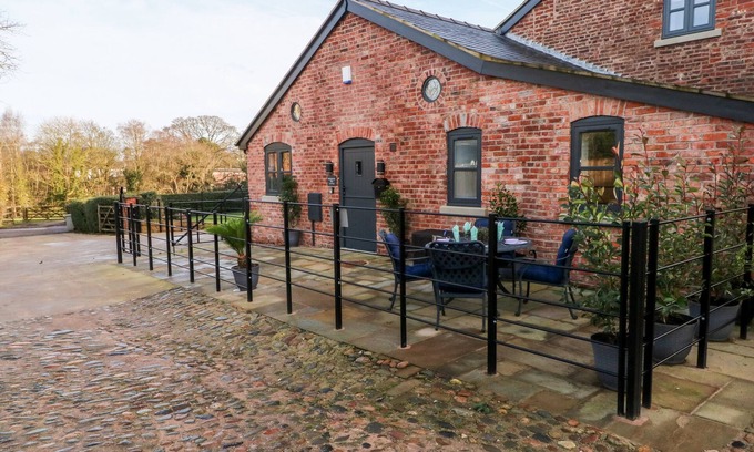 Mobberley Cottage | GRIMSDITCH DAIRY, family friendly, with a garden in Knutsford