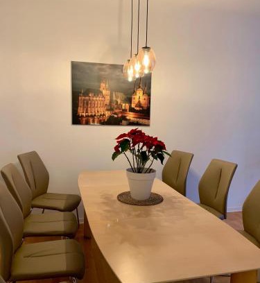 Daberstedt Apartment | Große Ferienwohnung Nähe Stadtpark, 4 Schlafzimmer, gemütliches Wohnzimmer, Terrasse, Parkplatz