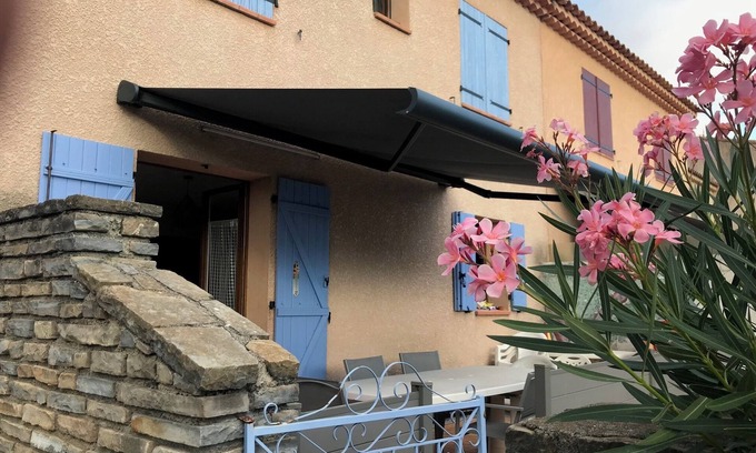 Les Salles-sur-Verdon Apartment | Ground floor apartment in detached house.