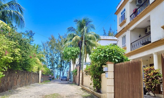 Flic-en-Flac Apartment | Ground floor apartment 100 metres from the beach