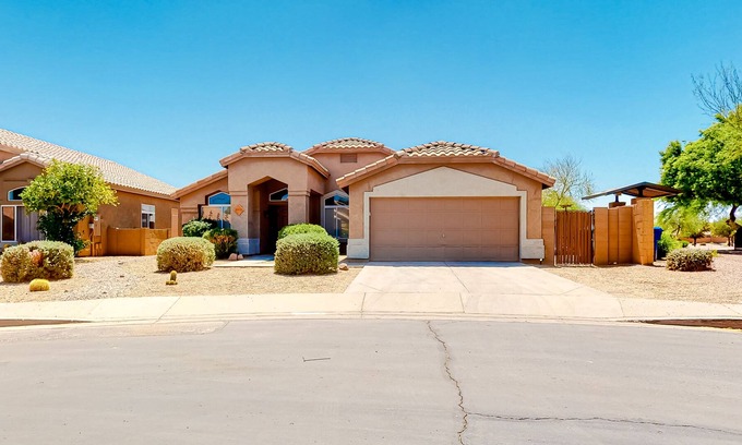 Parkwood Ranch House | Ground-floor home with enclosed yard, private outdoor pool, washer/dryer & AC