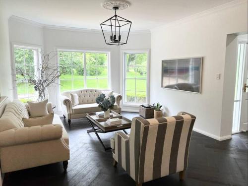 Robertson House | Grounds of Robertson. Stylish and Exclusive.