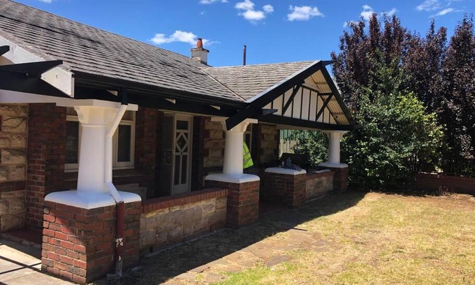 Westbourne Park House | Group house with views of the salt pool and spa