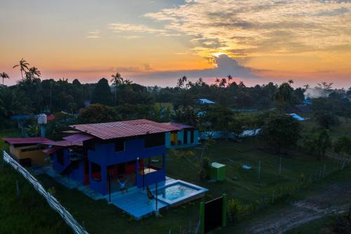 San Juan Bautista House | Guacamayo Azul