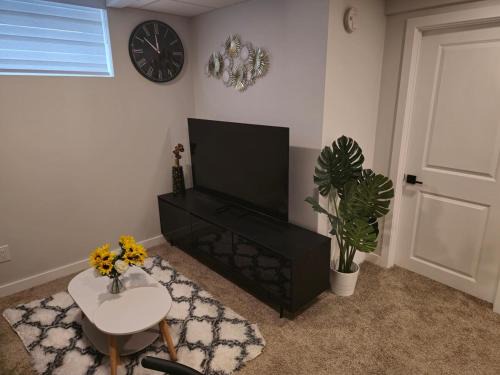 Fort Gary Apartment | Guest Basement suite in Winnipeg