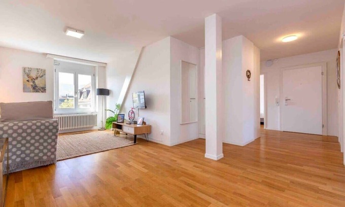 Werd Apartment | Guest Fav Downtown 2-BR Loft Apartment 5B