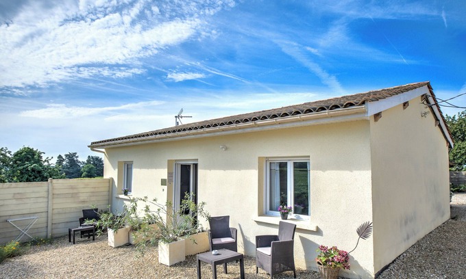 Montagne Bed & Breakfast | Guest House 'Au Charmant Des Vignes' with Private Terrace and Wi-Fi