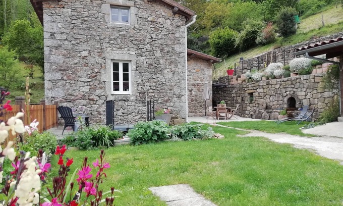Juvinas House | Guest house "between river and nature