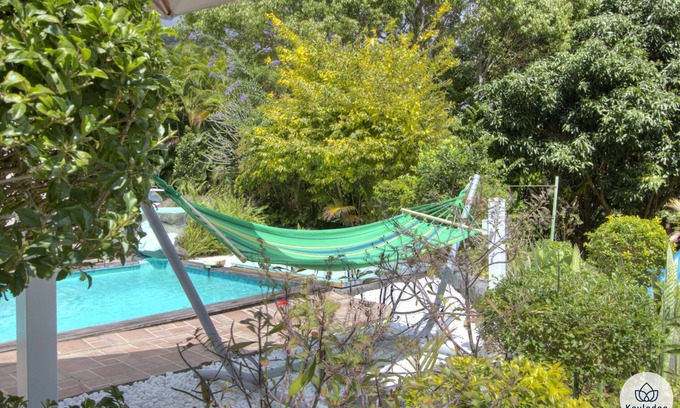 Sainte-Clotilde Bed & Breakfast | Guest room « Le Cardinal » - Les Ser(e)ins – Nature – St-Denis