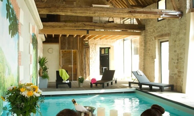 Noyant-et-Aconin Bed & Breakfast | GUEST ROOMS WITH PRIVATE SPA! "LUXURIOUS INTIMACY