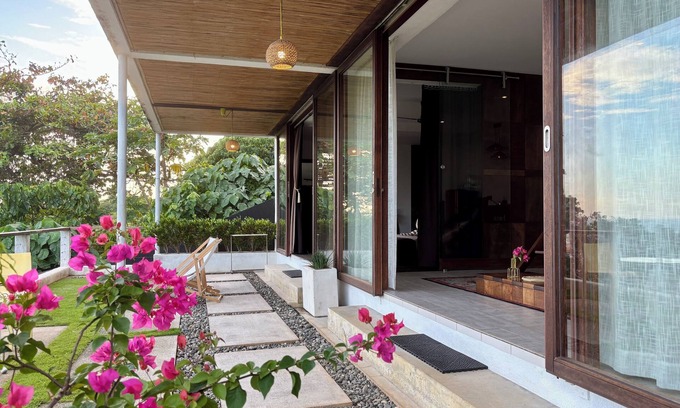 Yapak Apartment | Guest suite MARS, Boracay, ocean view holiday home