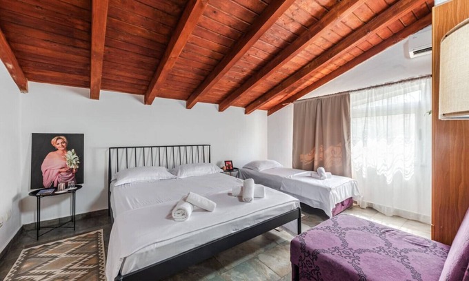 Shkoder House | Guesthouse 'Hapa të Lehtë' - Room 2 - Pro Bono