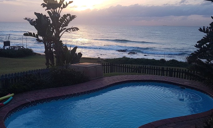 Umdloti House | Guesthouse near the beach, 1 fully equiped unit 3 smaller units with kitchenette