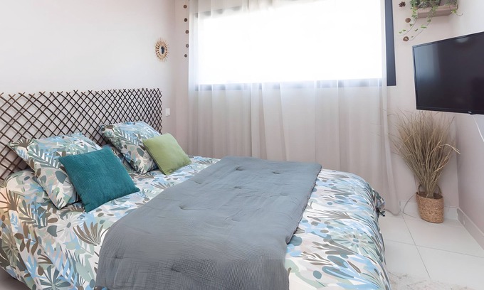 Chozeau House | Guesthouse 'Verte' with Mountain View, Wi-Fi and Air Conditioning