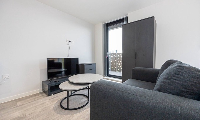 Vauxhall Apartment | GuestReady Essential - Studio in Liverpool