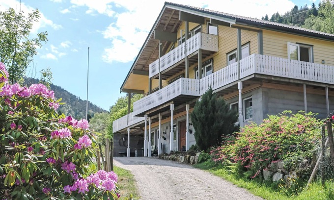 Tysnes House | Gule huset by Interhome