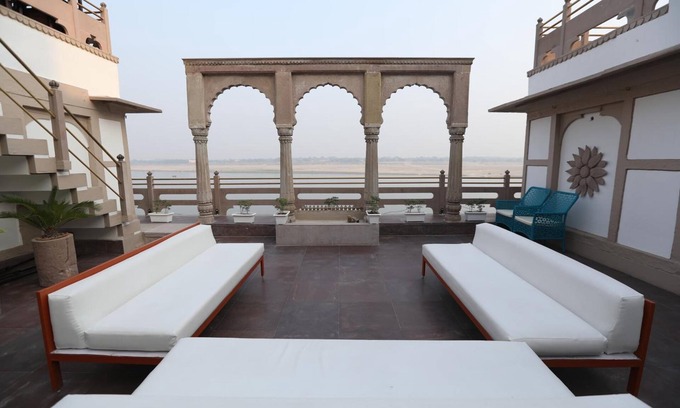 Varanasi Hotel | Guleria Kothi