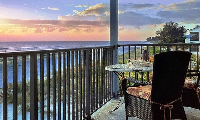 Holmes Beach Condo | GULF BEACH Directly in Front w/Heated Pool, FREE WiFi & Trolley, Great Sunsets!