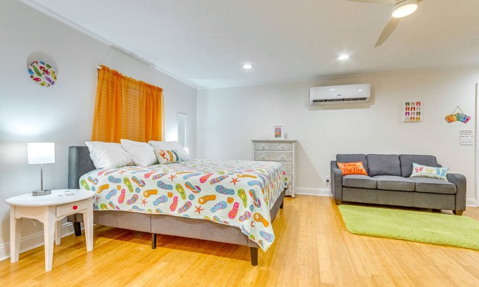 Gulf Breeze Apartment | Gulf Breeze Vacation Rental for 2 w/Pool Access!