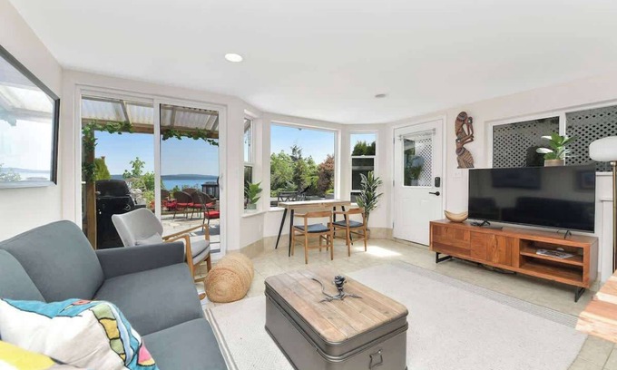 Chemainus Apartment | Gulf Island View Suite