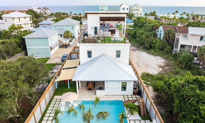 Fort Bay House | Gulf Views Hot tub Pool 3 min walk to Beach