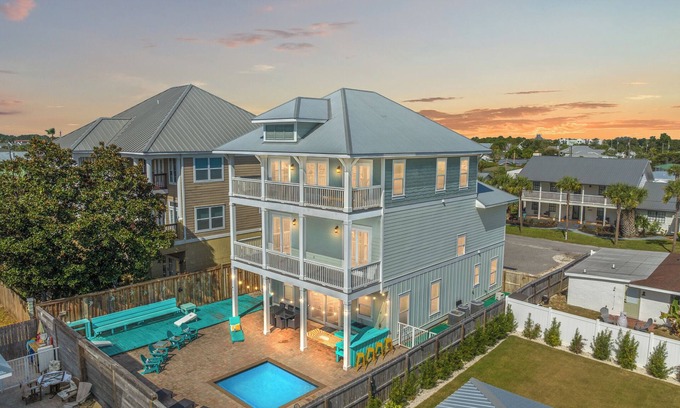 Kiska Beach House | GULF VIEWS, Luxury Home w Private Pool, HUGE Deck, Beach Chair Svc INCL
