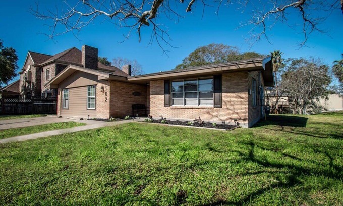 Bay Area House | Gulfside Getaway Awaits