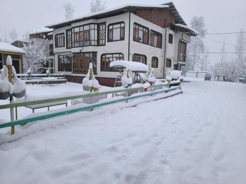 Srinagar Hotel | Gulsitara Resorts-Gulmarg