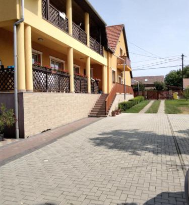 Tiszaorveny House | Gulyás Vendégház