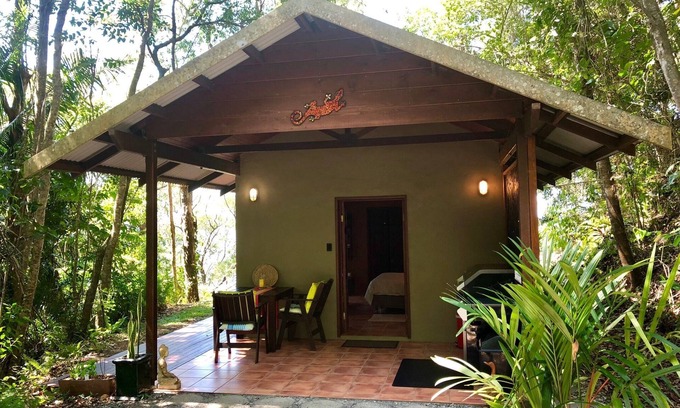 Rocky Point Cabin | Gunnadoo - Ocean View Hut with jacuzzi, rainforest and ocean views