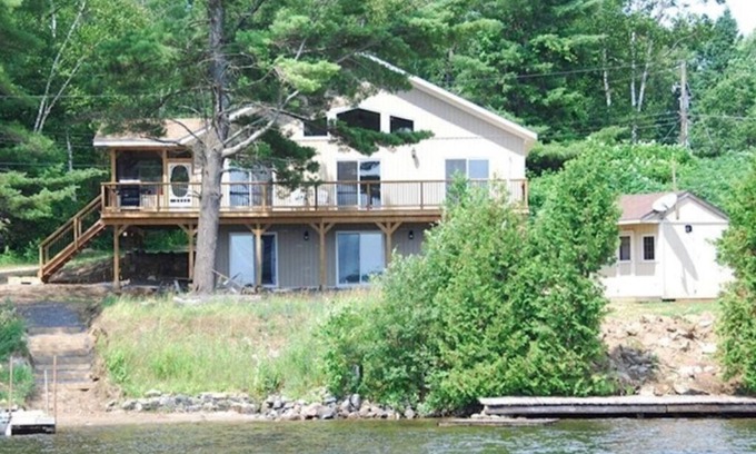 Tudor and Cashel Cottage | Gunter Retreat - Four Bedroom Cottage, Sleeps 10