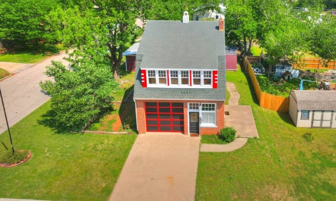 Guthrie Apartment | Guthrie`s Historic Firehouse