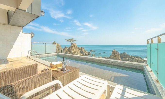 Gyeongju House | Gyeongju Blue21 Poolvilla Pension