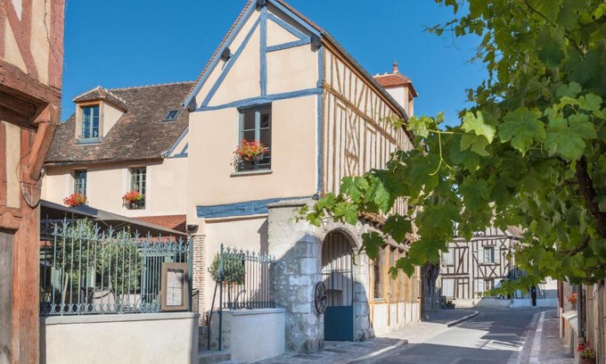 Provins Hotel | Hôtel Aux Vieux Remparts, The Originals Relais