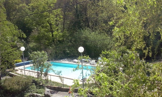 Saint-Genis-les-Ollieres Hotel | Hôtel La Cascade