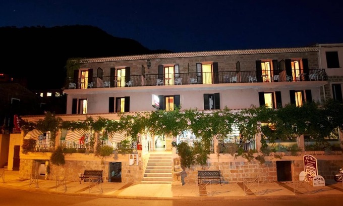Porto House | Hôtel Le Bon Accueil à Porto - Ota en Corse du Sud, Hôtel Familial