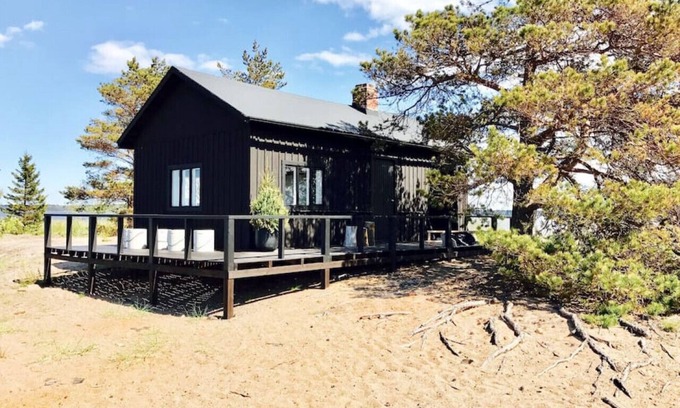 Kokkola Cottage | H A R R B Å D A - Kaksi Mökkiä Merenrannalla