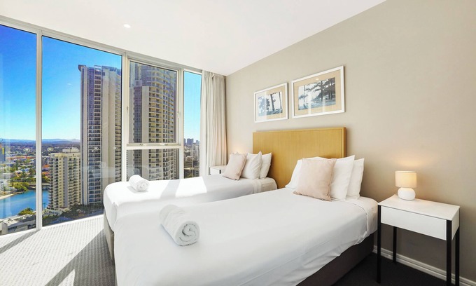 Surfers Paradise Apartment | H Residences Level 10, Ocean, Free Wi-Fi, Parking, Foxtel