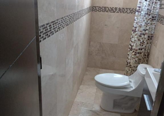 Leon House | Habitación cómoda, en privada con seguridad y parque para caminatas.