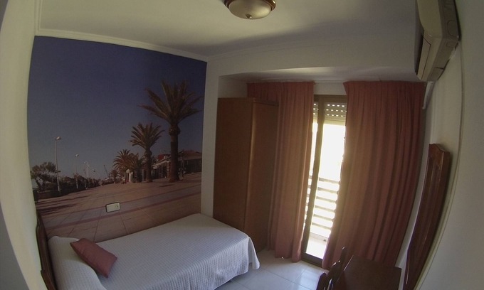 Sagunto Apartment | Habitación Individual con Baño Privado, TV, Aire Acondicionado y Wifi